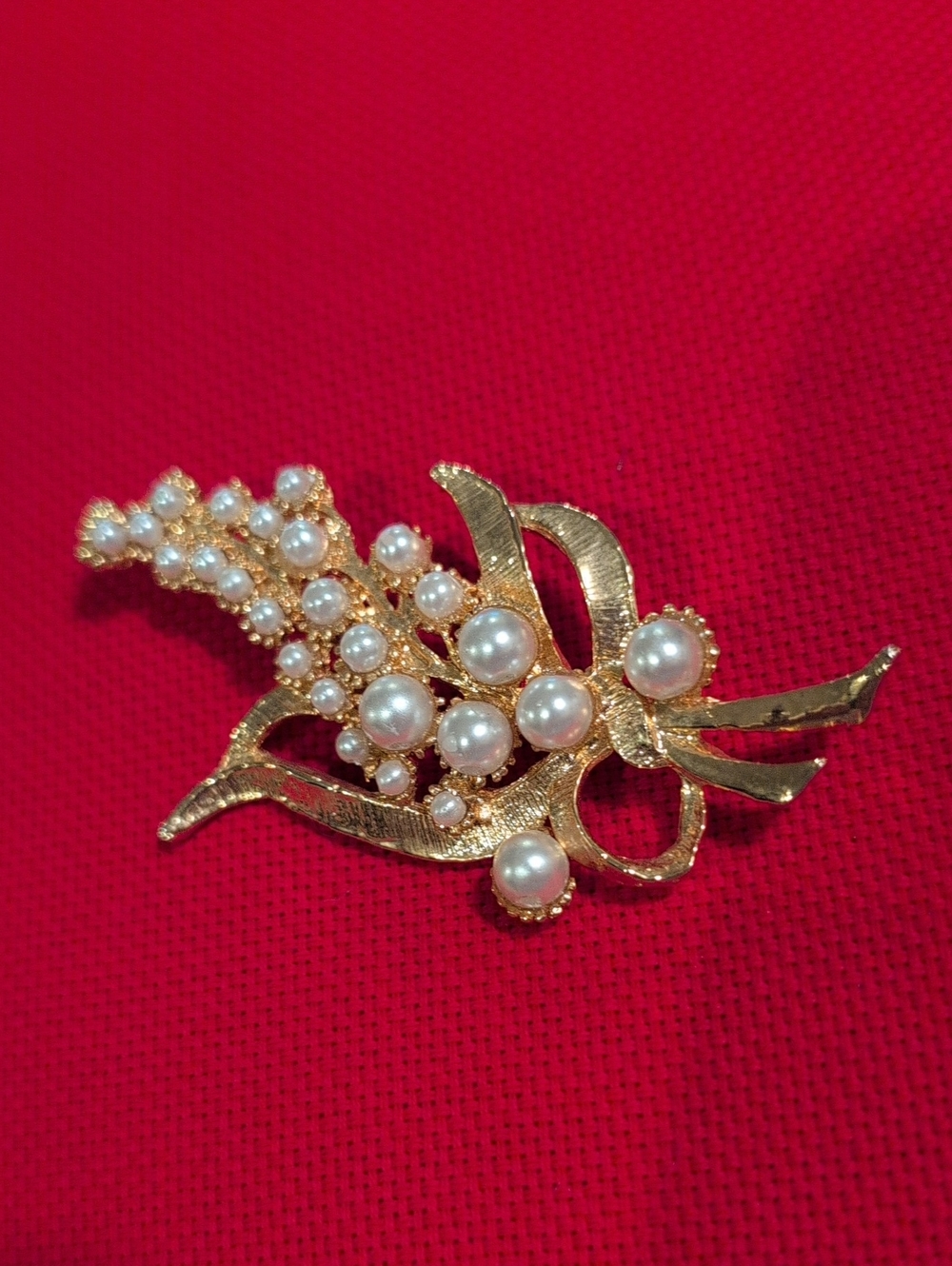 Vintage Gold Pearl Floral Brooch - White Pearls